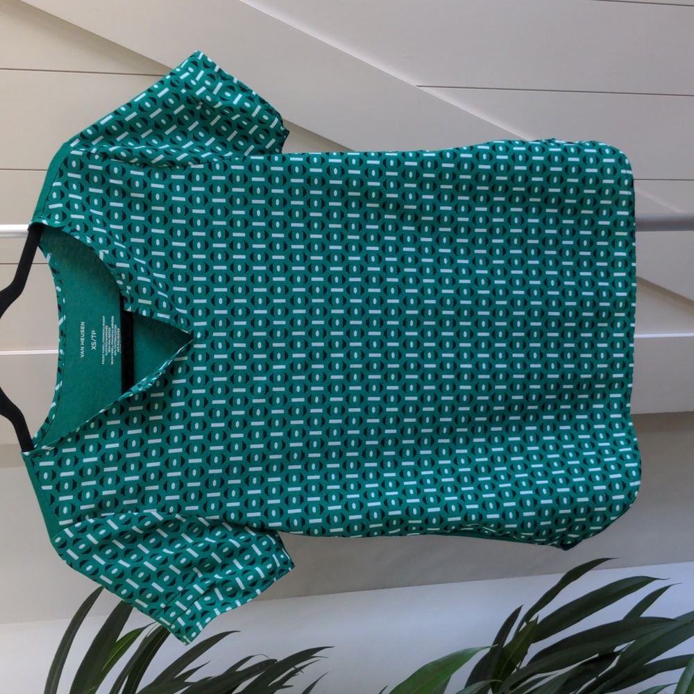 Van Heusen XS blouses green